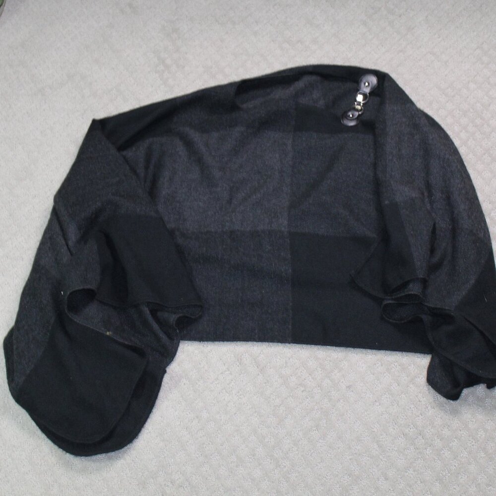 V. Fraas Wm OS Black on Black Plaid Brushed Fringe Soft Acrylic Poncho Black